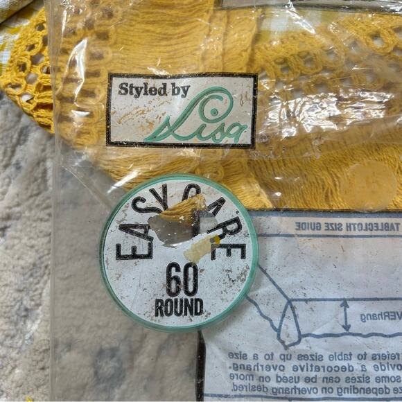 NOS Styled by Lisa 60” Round Vinyl Tablecloth Harvest Gold & White Check 1970s - Picture 3 of 8